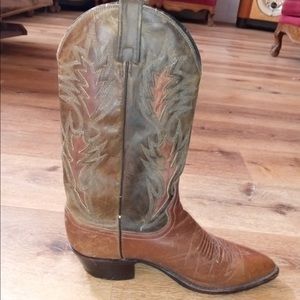 Men’s gorgeous tony lama boots.